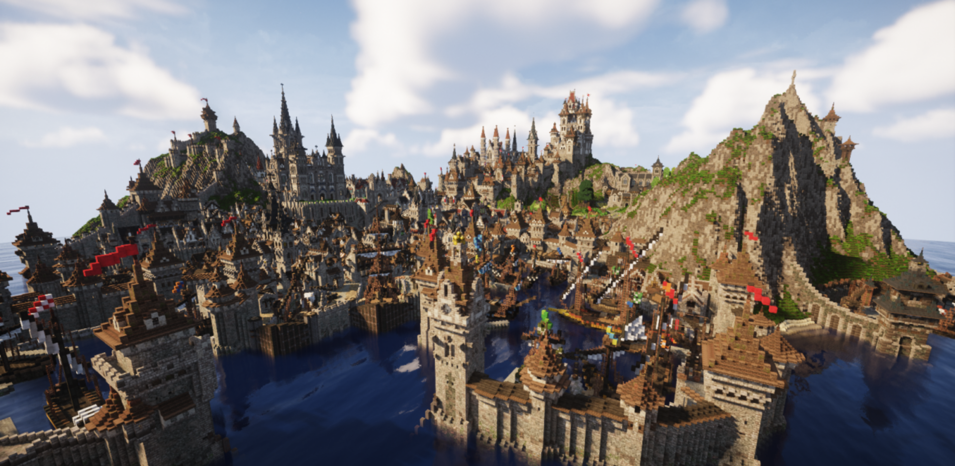 Ночной вид на жилые кварталы Windfall Haven с подсветкой факелов в Minecraft